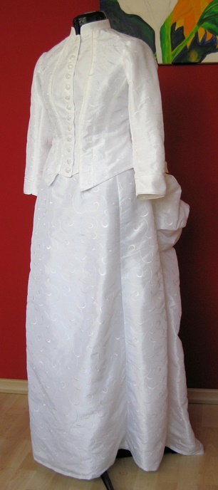 Kostüme historisch Verleih 19. Jahrhundert Kleid Hochzeit weiß viktorianisch Tournüre Mottoparty